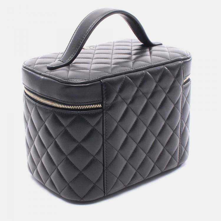 Pre Owned Chanel Matelassé Coco CC Black Lamb Leather Vanity Handbag