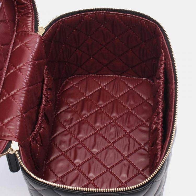 Pre Owned Chanel Matelassé Coco CC Black Lamb Leather Vanity Handbag