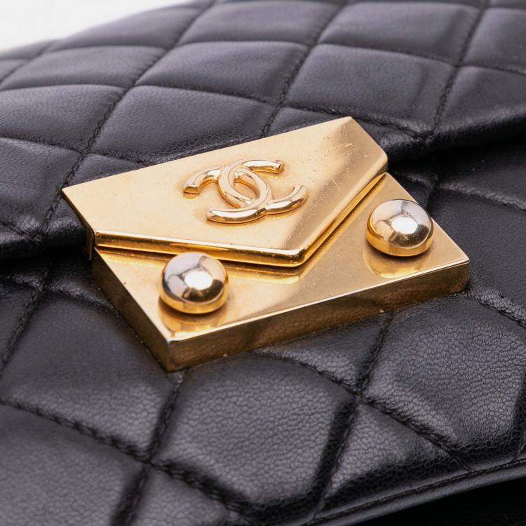 Pre Owned Chanel Black Quilted Lambskin Pagoda Accordion Flap