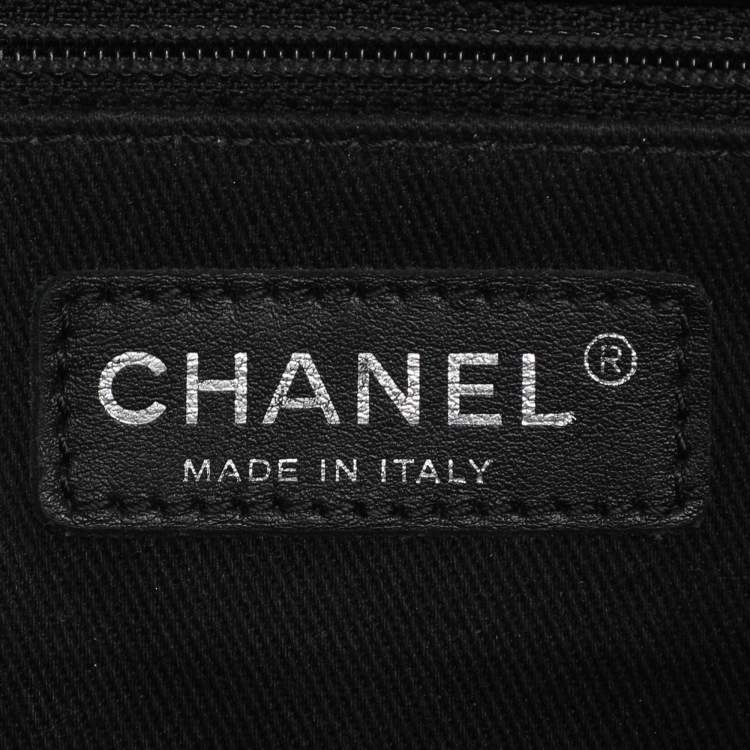 Pre Owned Chanel Black Quilted Glazed Leather Small CC Delivery Bag