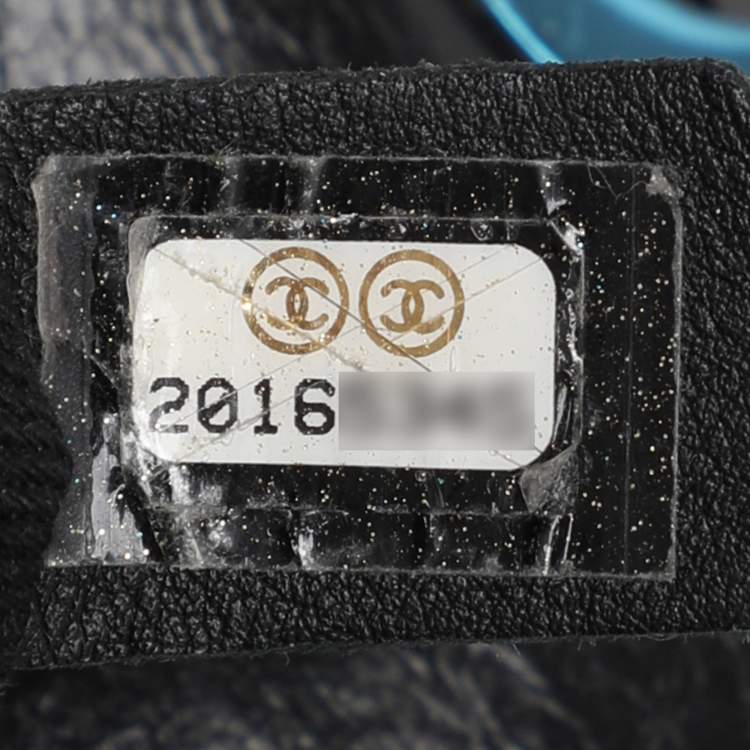 Pre Owned Chanel Black Quilted Glazed Leather Small CC Delivery Bag