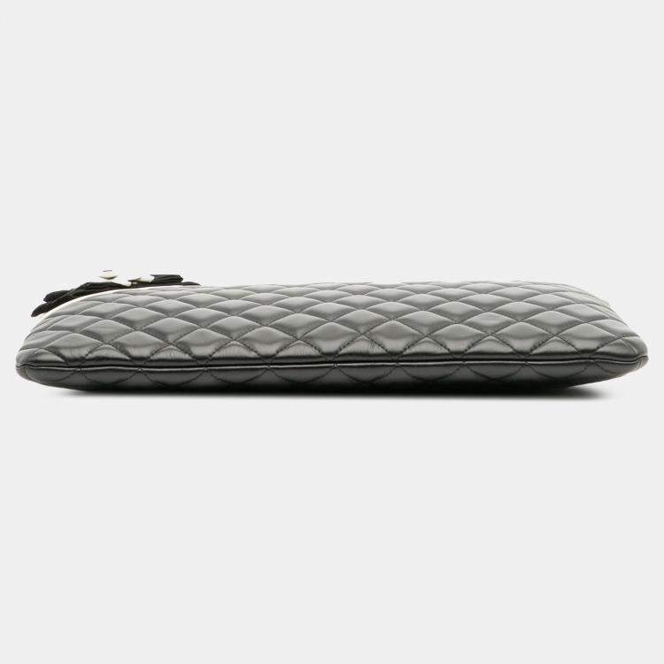 Pre Owned Chanel Black/White Large Quilted Lambskin Camellia O Case Clutch