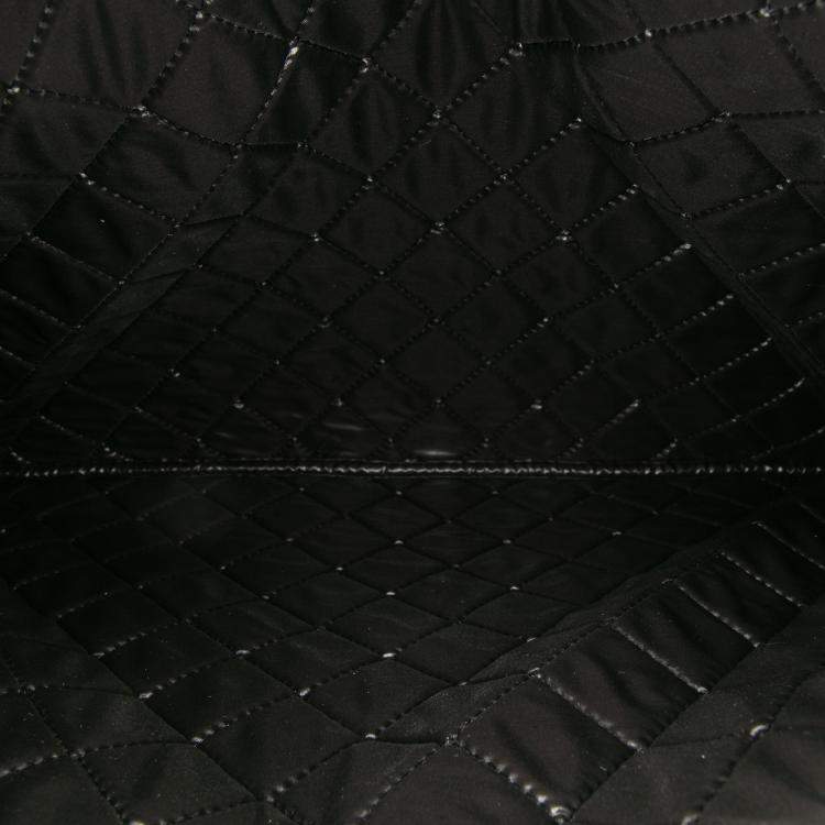 Pre Owned Chanel Black/White Large Quilted Lambskin Camellia O Case Clutch