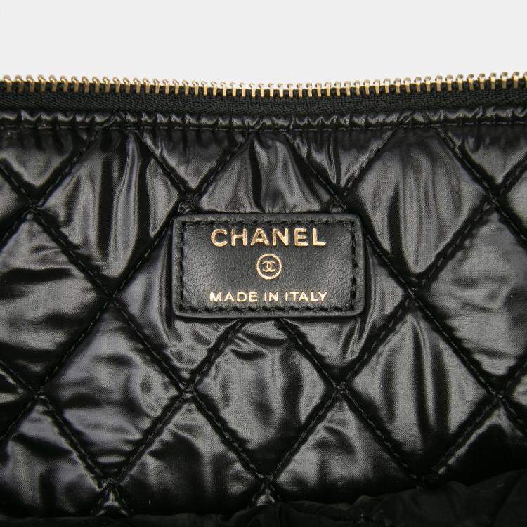 Pre Owned Chanel Black/White Large Quilted Lambskin Camellia O Case Clutch