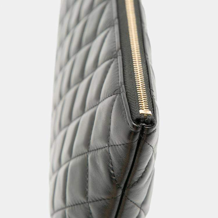 Pre Owned Chanel Black/White Large Quilted Lambskin Camellia O Case Clutch