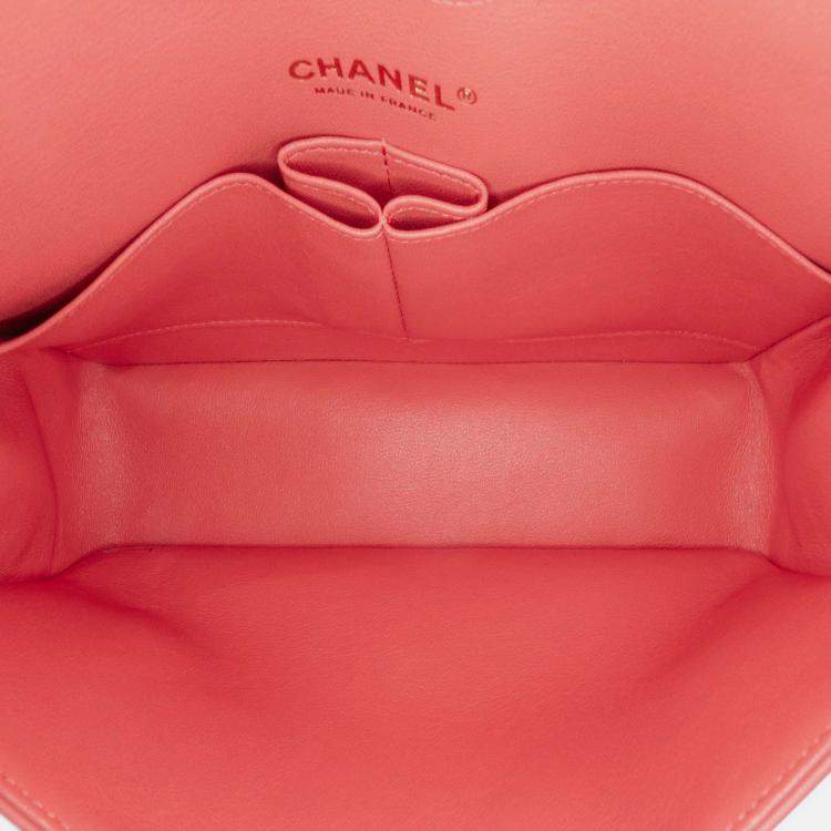 Pre Owned Chanel Classic Double Flap Medium Red Chevron Lambskin Shoulder Bag