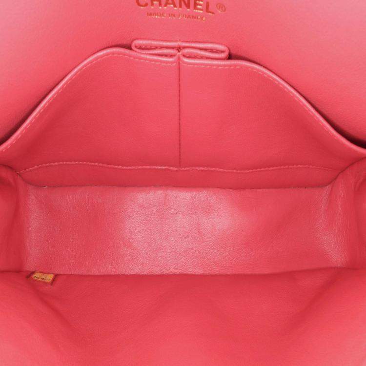 Pre Owned Chanel Classic Double Flap Medium Red Chevron Lambskin Shoulder Bag