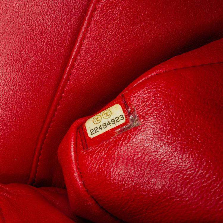 Pre Owned Chanel Classic Double Flap Medium Red Chevron Caviar Shoulder Bag