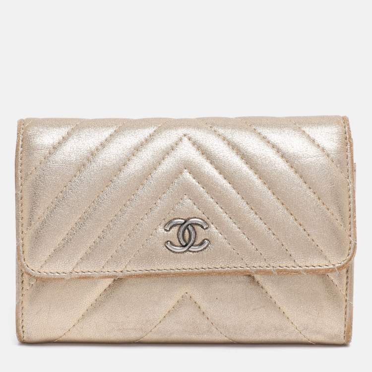 Pre Owned Chanel Gold Chevron Leather Compact Wallet