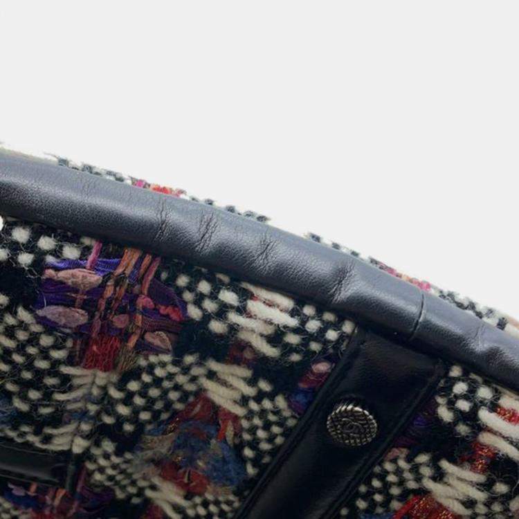 Pre Owned Chanel Black Small Tweed and Lambskin Girl Clutch on Chain