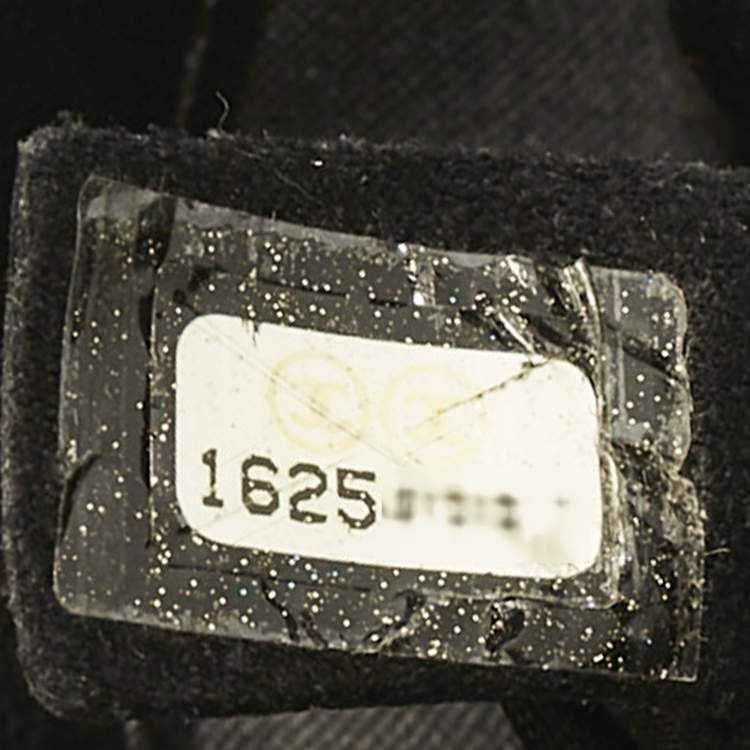 Pre Owned Chanel Black Quilted Leather Clams Wallet on Chain