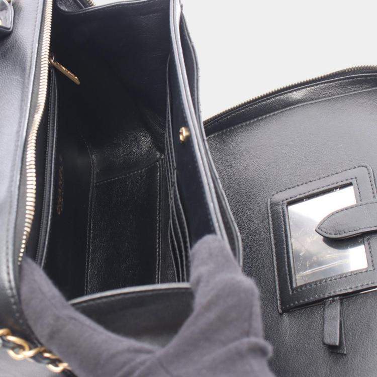 Pre Owned Chanel CC Filigree Black Leather Shoulder Bag