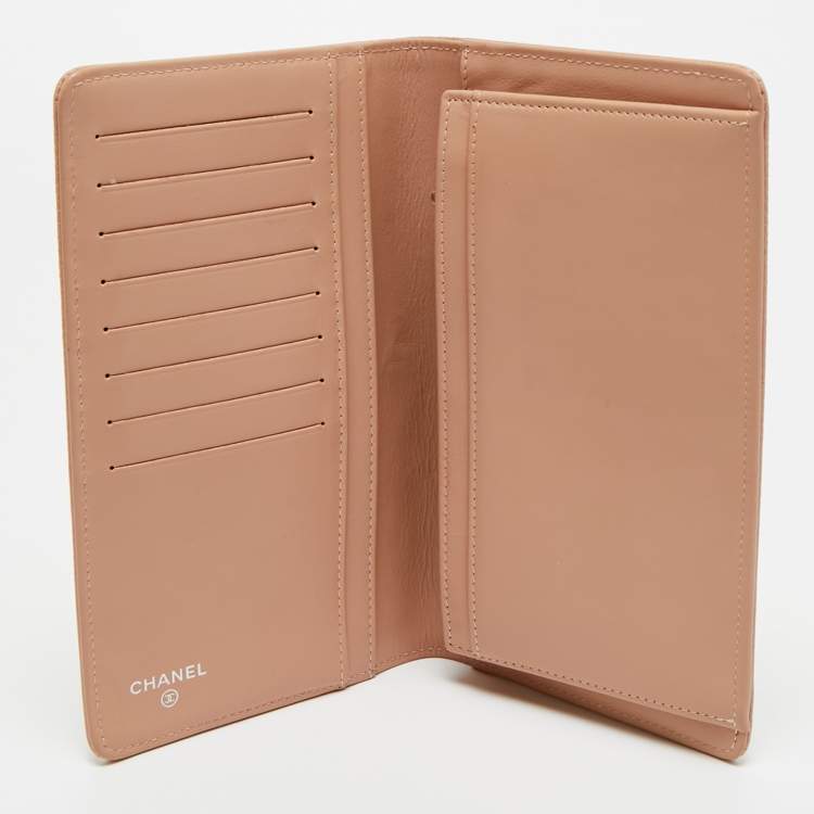 Pre Owned Chanel Beige Caviar Leather CC Bifold Long Wallet