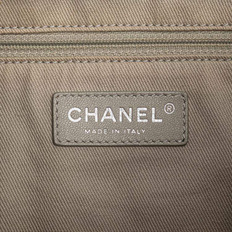 Pre Owned Chanel Beige Iridescent Calfskin Sea Hit Tote