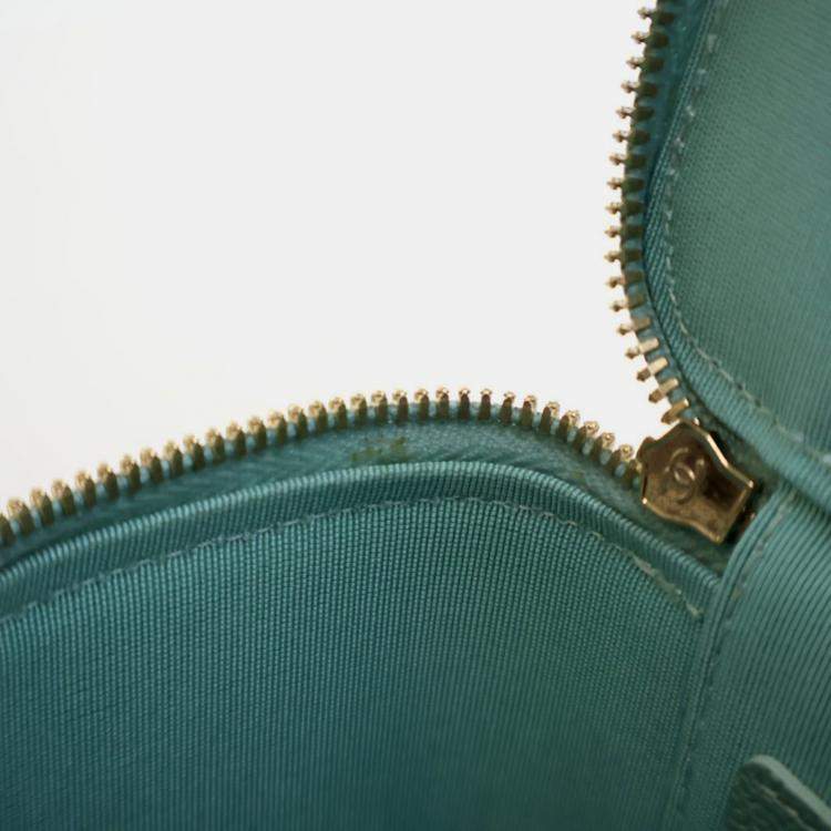 Pre Owned Chanel Pearl On Top Mini Green Caviar Vanity Case