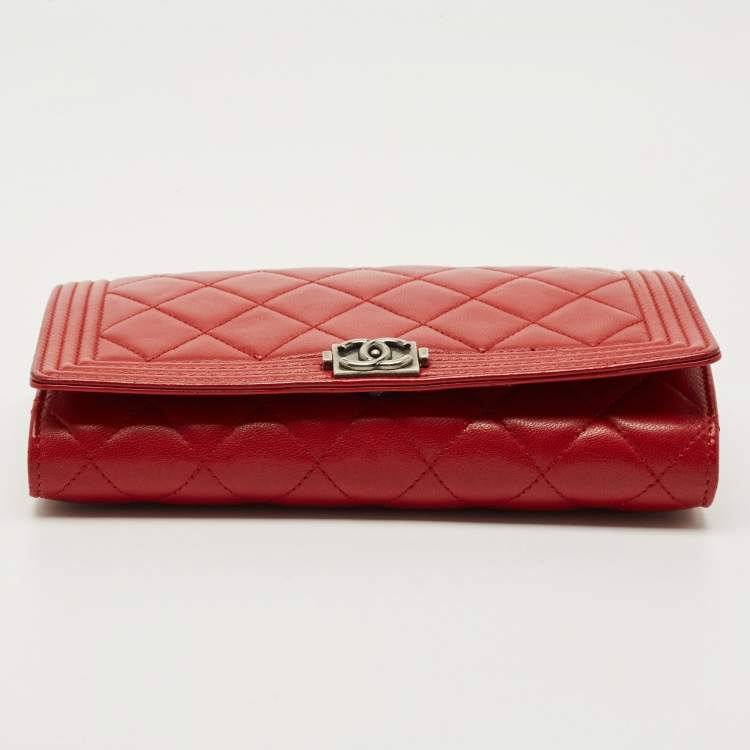 Pre Owned Chanel Red Quilted Leather Boy Flap Wallet On Chain