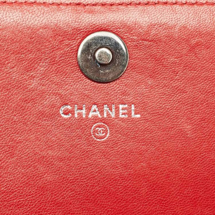 Pre Owned Chanel Red Quilted Leather Boy Flap Wallet On Chain