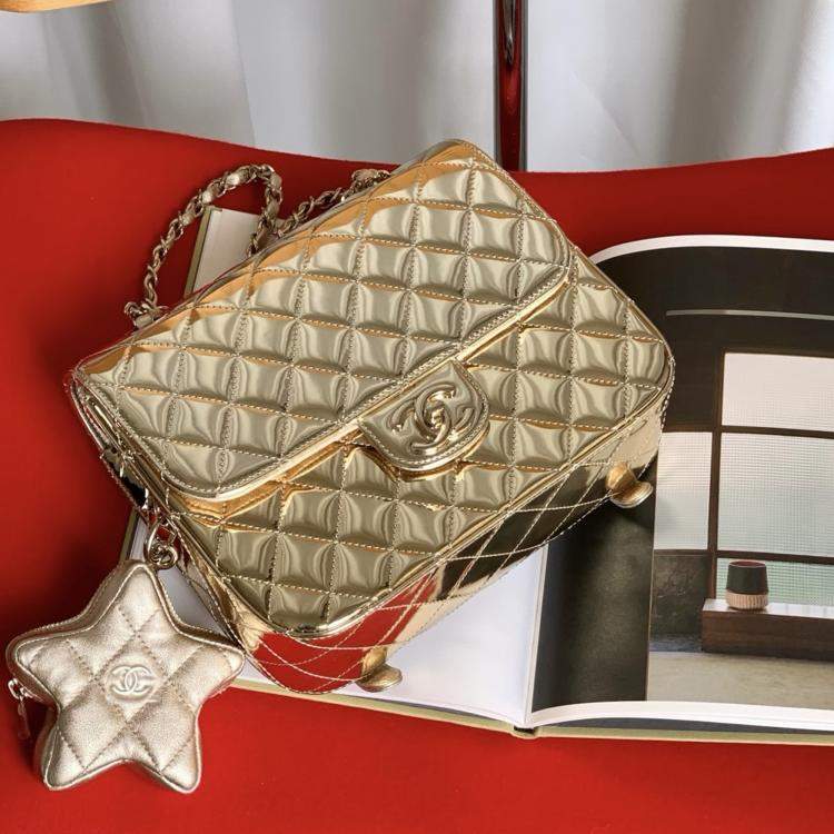 Pre Owned Chanel 24C Gold Patent Leather Star Shoulder Bag