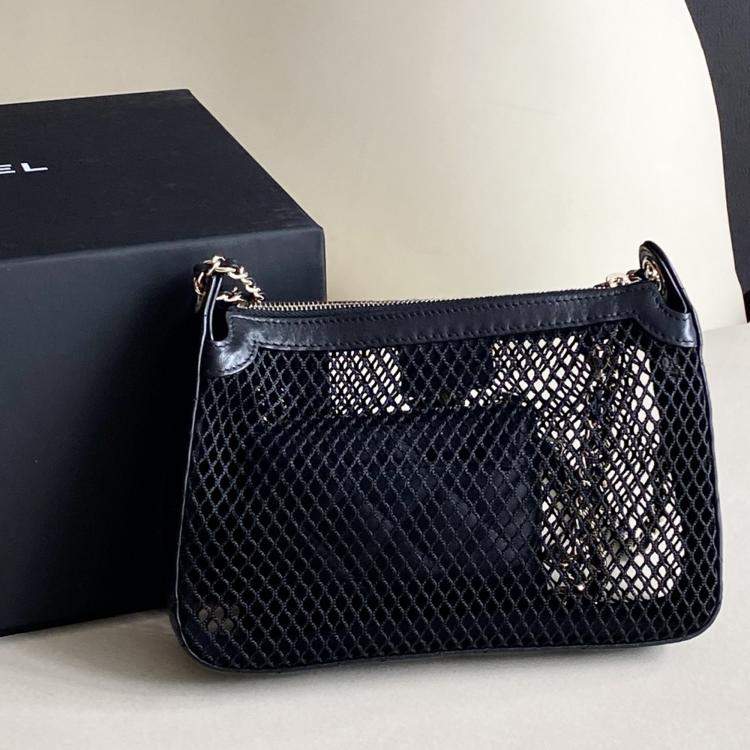 Pre Owned Chanel Mesh Black Shiny Lambskin Clutch with Chain