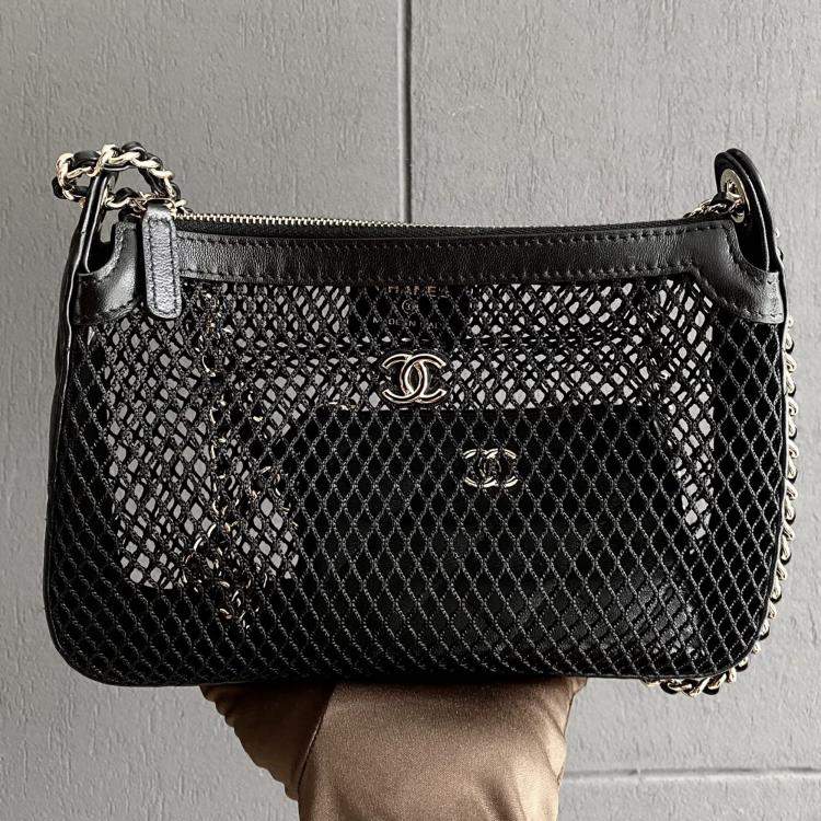 Pre Owned Chanel Mesh Black Shiny Lambskin Clutch with Chain