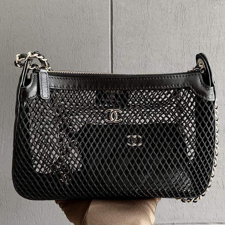 Pre Owned Chanel Mesh Black Shiny Lambskin Clutch with Chain