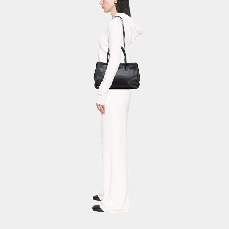 Pre Owned Chanel Black Medium Calfskin Executive Cerf Tote