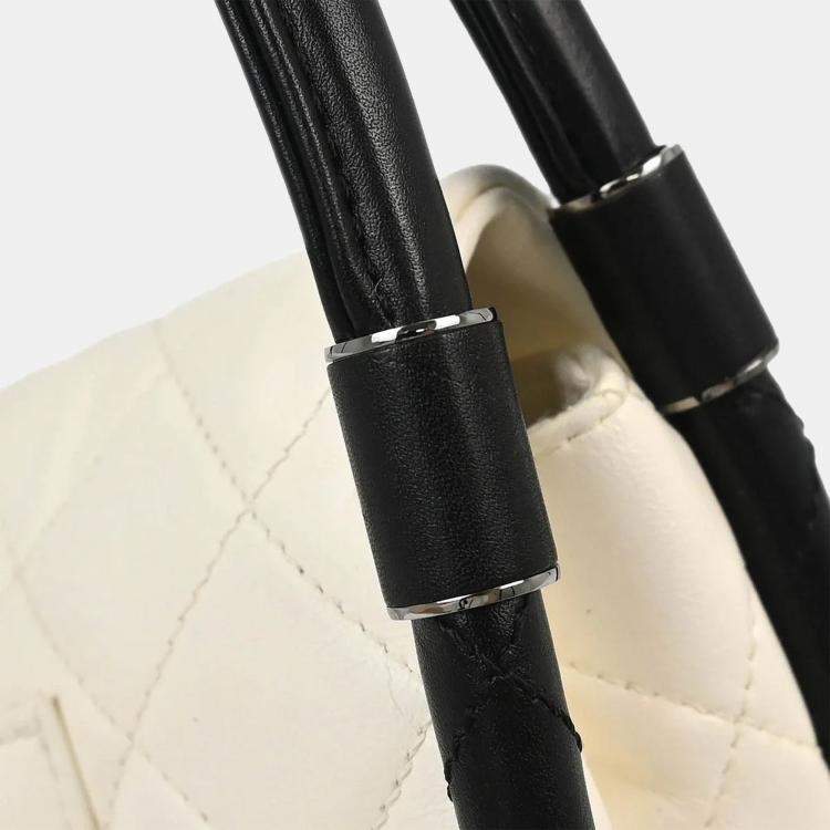 Pre Owned Chanel White Lambskin Hula Hoop Medium Handbag