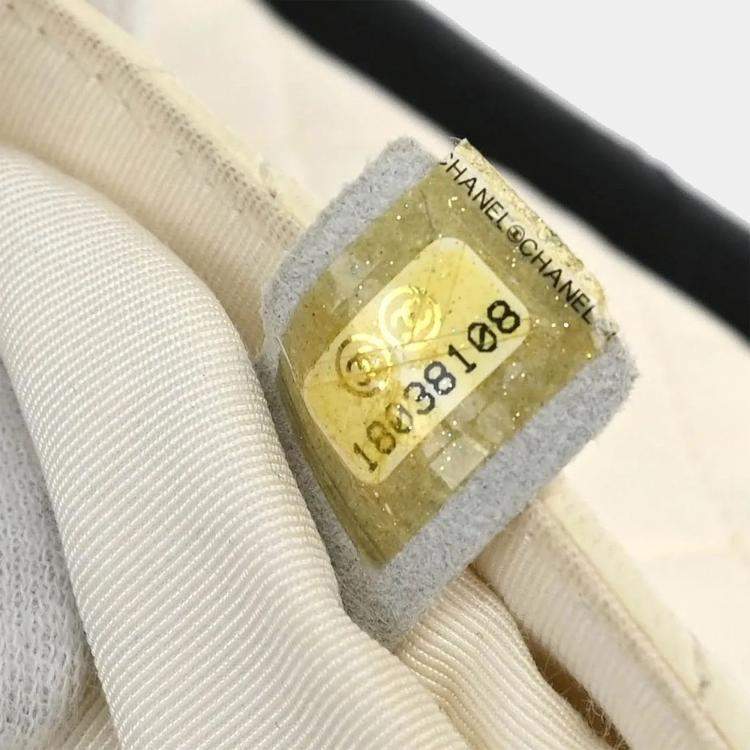 Pre Owned Chanel White Lambskin Hula Hoop Medium Handbag
