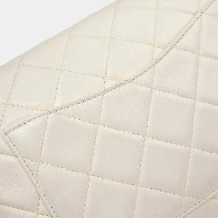 Pre Owned Chanel White Lambskin Hula Hoop Medium Handbag