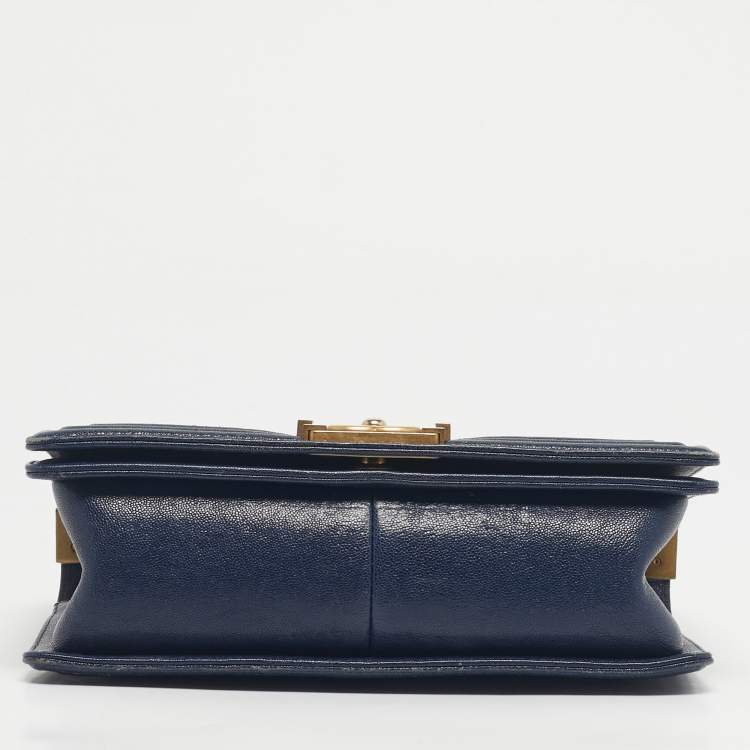 Pre Owned Chanel Navy Blue Caviar Quilted Leather Medium Boy Flap Bag