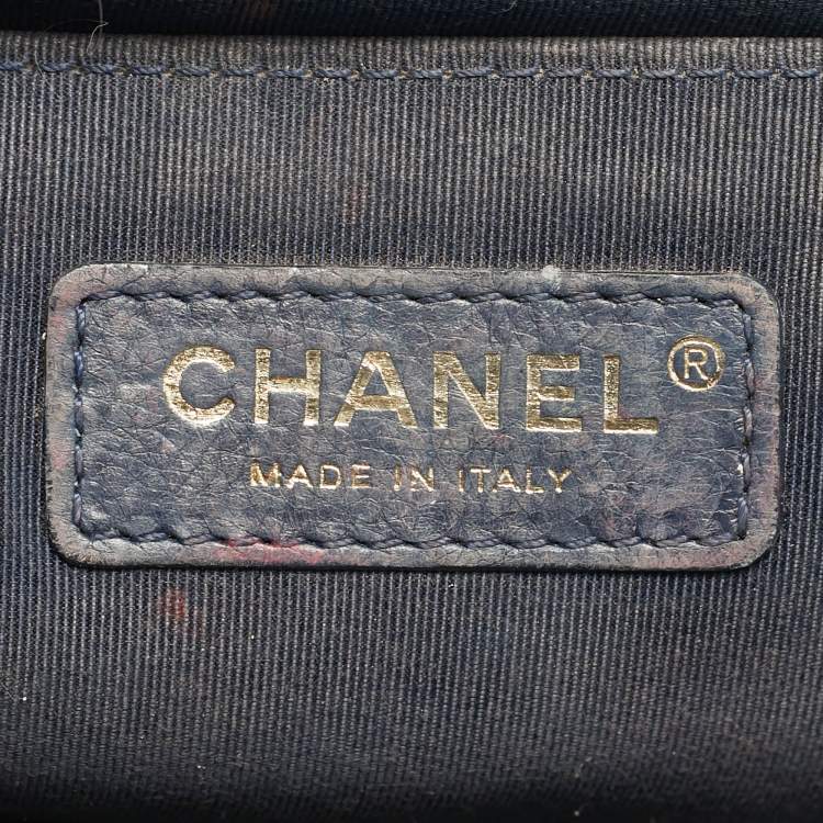 Pre Owned Chanel Navy Blue Caviar Quilted Leather Medium Boy Flap Bag