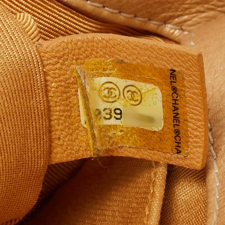 Pre Owned Chanel Beige Shimmer Quilted Leather Medium Classic Boy Flap Bag