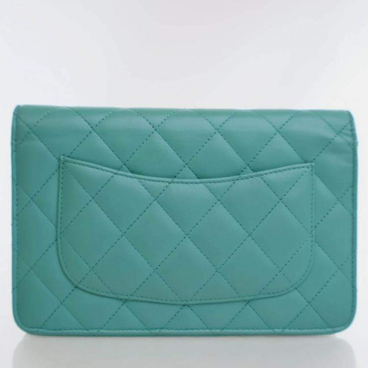 Pre Owned Chanel Green Lambskin Classic Wallet On Chain 