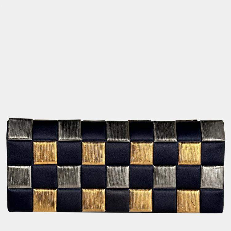 مملوكة مسبقًا Chanel Black Pochette en Satin et Metal Bag