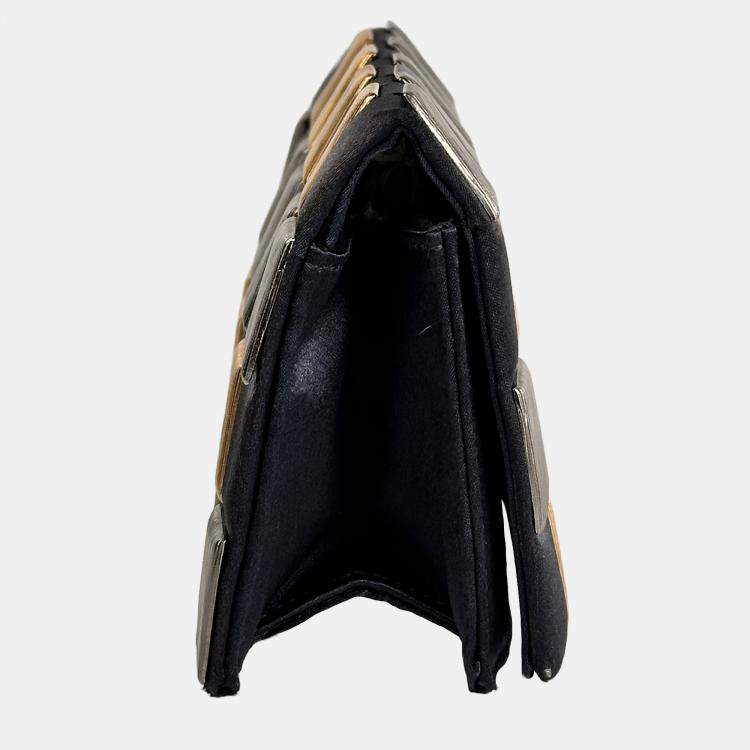 مملوكة مسبقًا Chanel Black Pochette en Satin et Metal Bag
