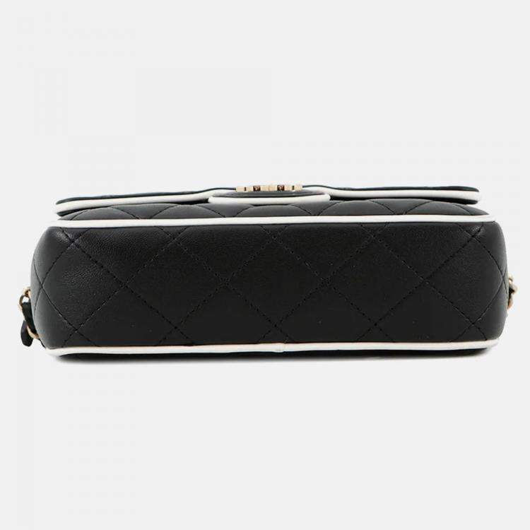 Pre Owned Chanel Matelasse Black/White Lambskin Chain Clutch Bag