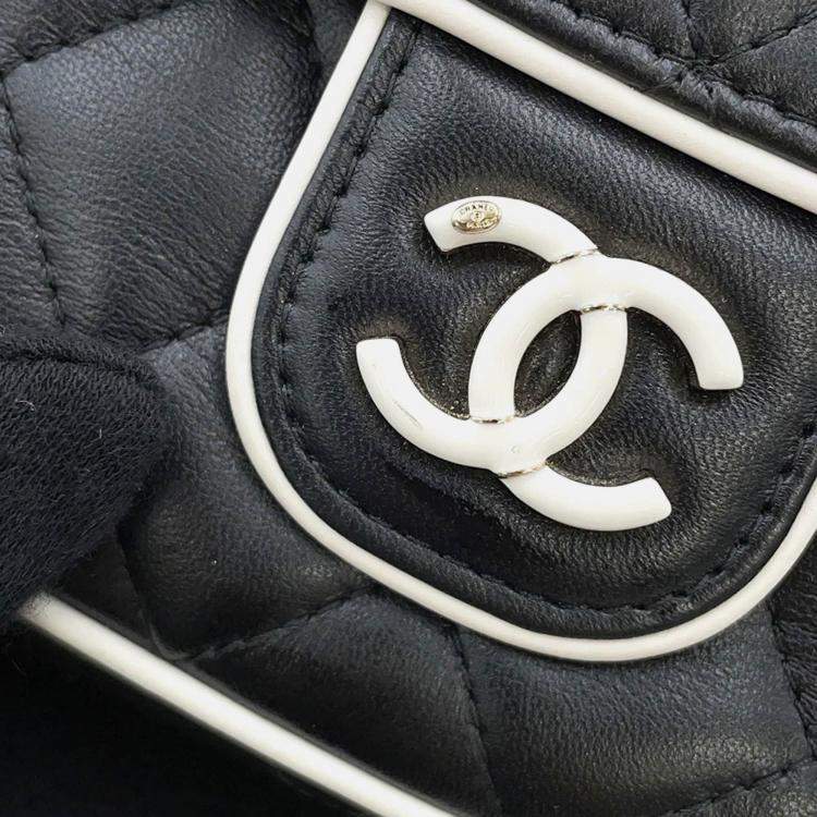 Pre Owned Chanel Matelasse Black/White Lambskin Chain Clutch Bag