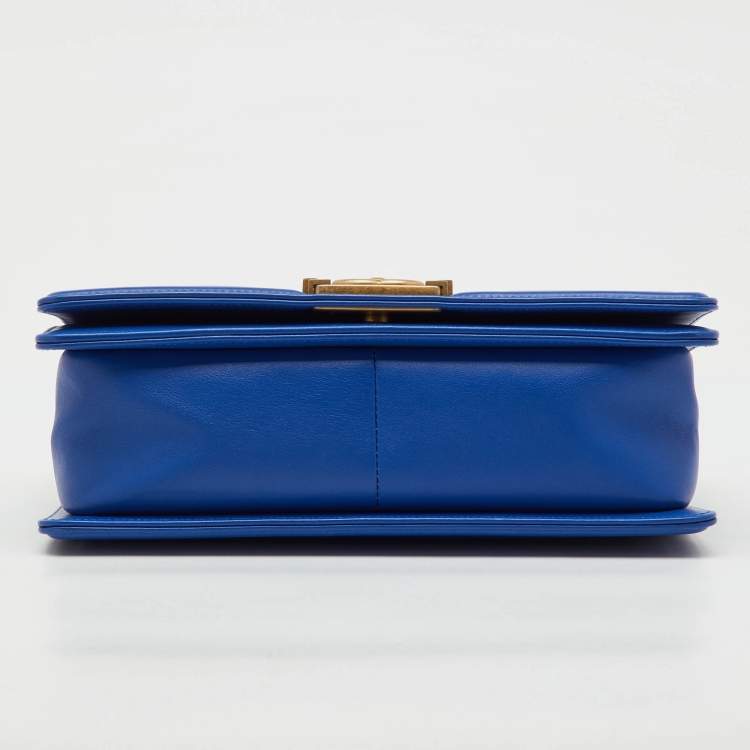 Pre Owned Chanel Blue Chevron Leather Medium Boy Flap Bag
