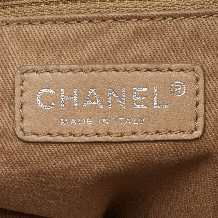 Pre Owned Chanel Beige/Black Quilted Leather VIP Grand Shopping Bag