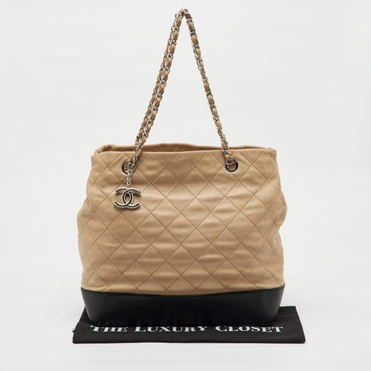 Pre Owned Chanel Beige/Black Quilted Leather VIP Grand Shopping Bag