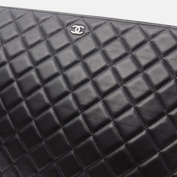 Pre Owned Chanel Black Large Quilted Lambskin O Case Clutch