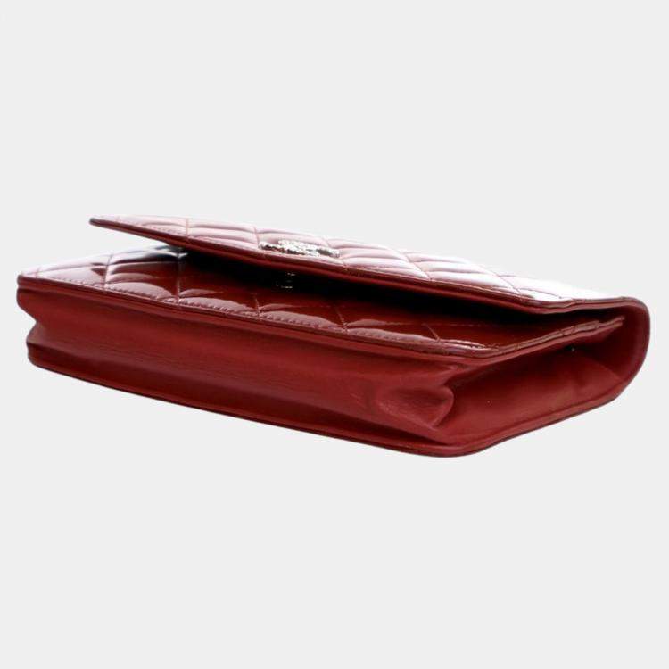 Pre Owned Chanel Red Quilted Patent Brilliant Wallet On Chain