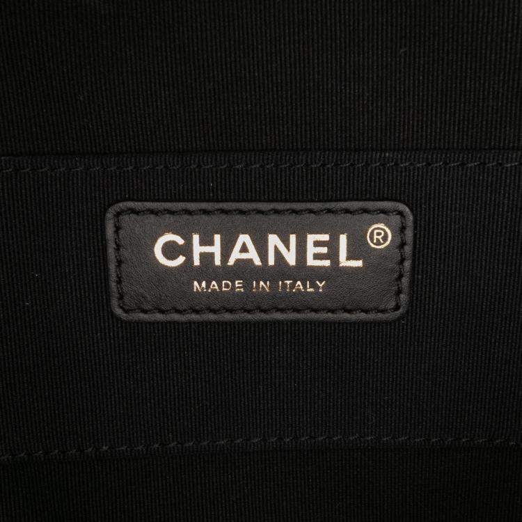 Pre Owned Chanel Black Quilted Lambskin Oval Logo Chain Top Handle Round Clutch on Chain