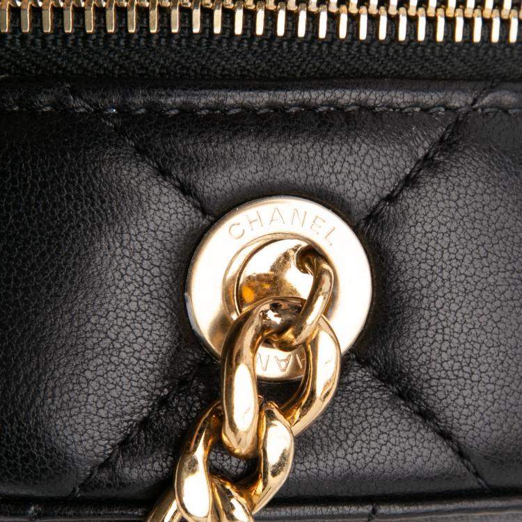Pre Owned Chanel Black Quilted Lambskin Oval Logo Chain Top Handle Round Clutch on Chain