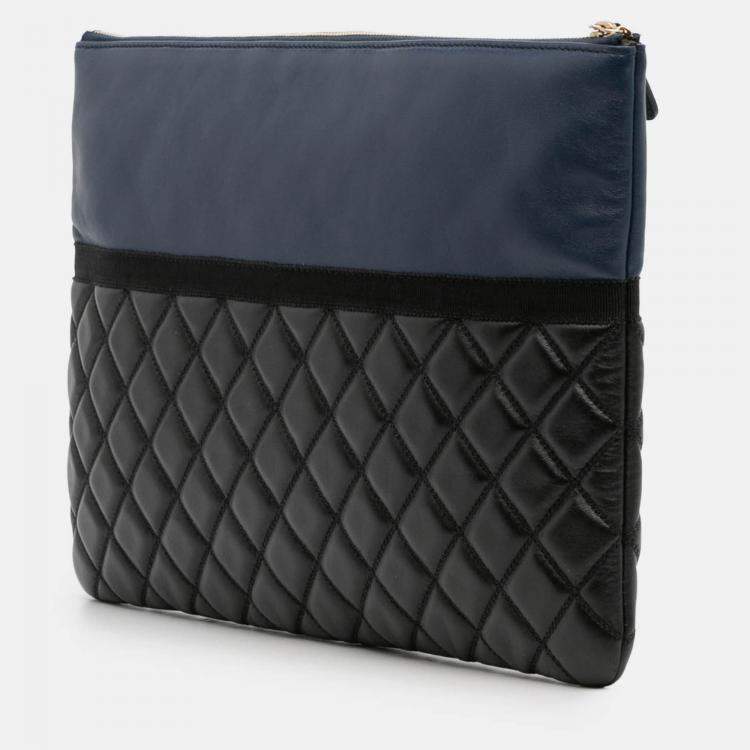 Pre Owned Chanel Black Navy Blue Large Bicolor Quilted Leather Pearl O Case Clutch