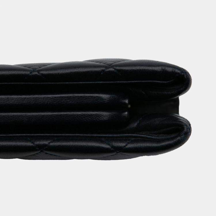 Pre Owned Chanel Black CC Quilted Lambskin Pearl Clutch