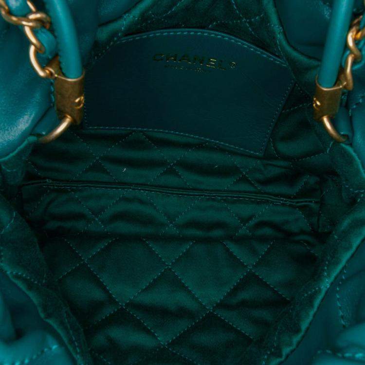 Pre Owned Chanel Green Mini Shiny Calfskin 22 Handbag