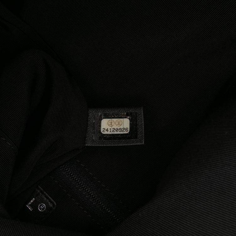 Pre Owned Chanel Black CC Quilted Lambskin Grip Clutch