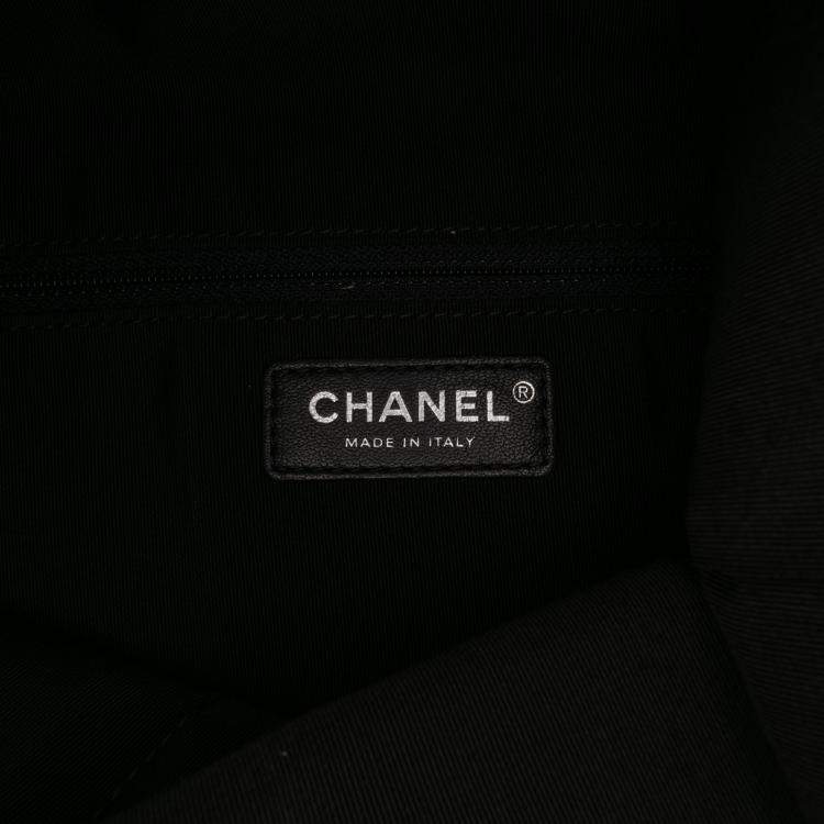 Pre Owned Chanel Black CC Quilted Lambskin Grip Clutch