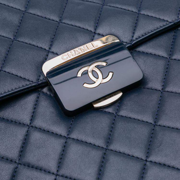 مملوكة مسبقًا Chanel Navy Blue Quilted Sheepskin Beauty Lock Shopping Tote